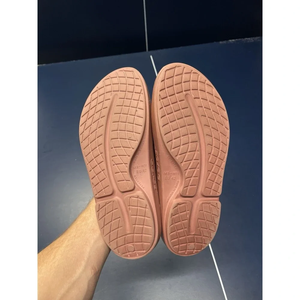 OOFOS OOahh Recovery Slide Sandal Women's 11 Men's 9 Orange Slip On